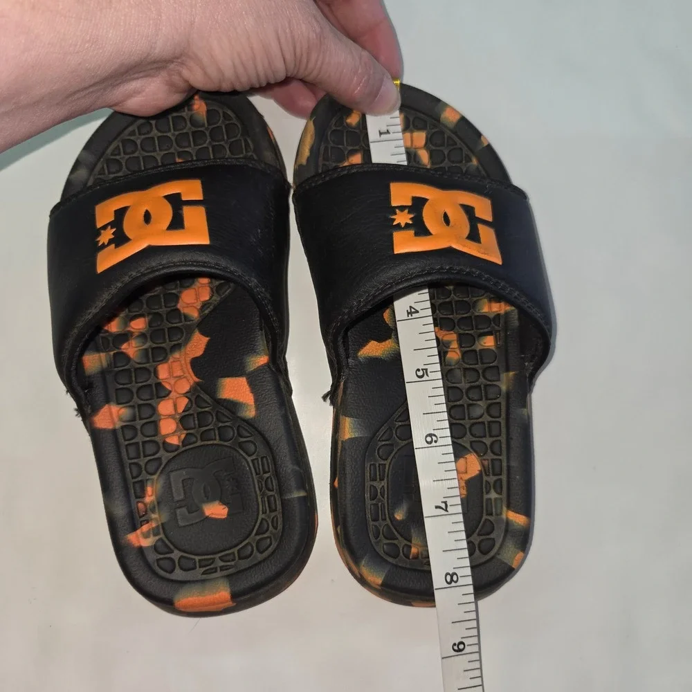 DC Shoes Bolsa Slide Sandals Kids 1.5 Black Orange Camo Logo Athletic Slip On